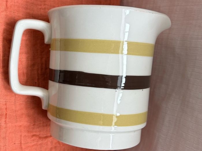 Carrigaline Pottery 1 and a half pint jug