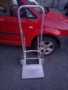 Aluminum hand truck