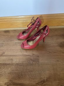Shoes size 7