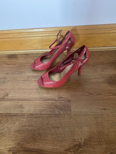 Shoes size 7