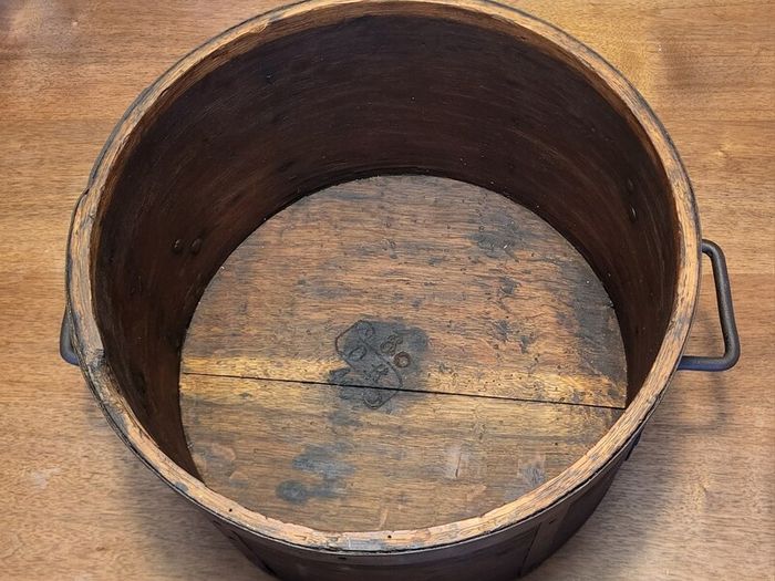 Beautiful vintage wooden pot 20L with metal handles