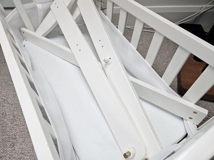 East Coast Vienna wooden rocking crib/cot