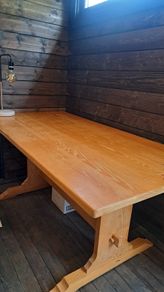 table and chairs