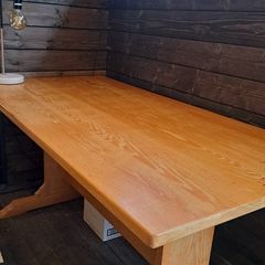 table and chairs