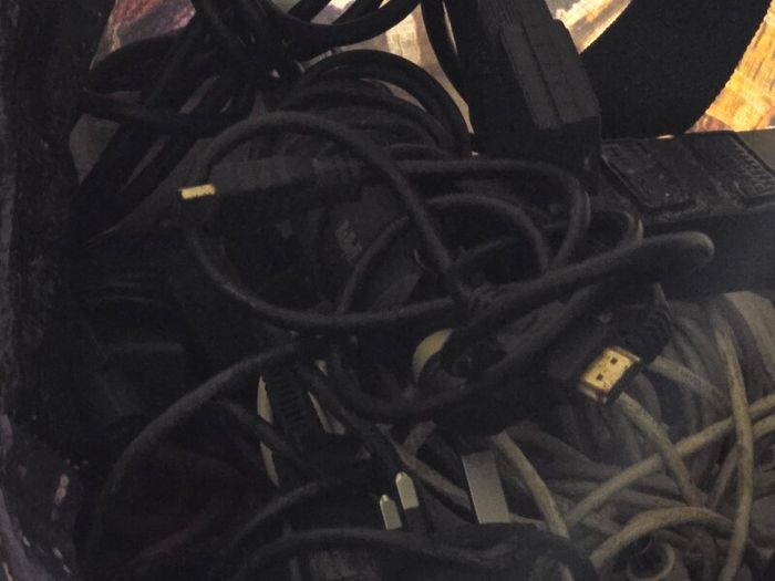 Joblot Electronics: controller, mobile + laptop chargers, laptop batteries, cables, etc