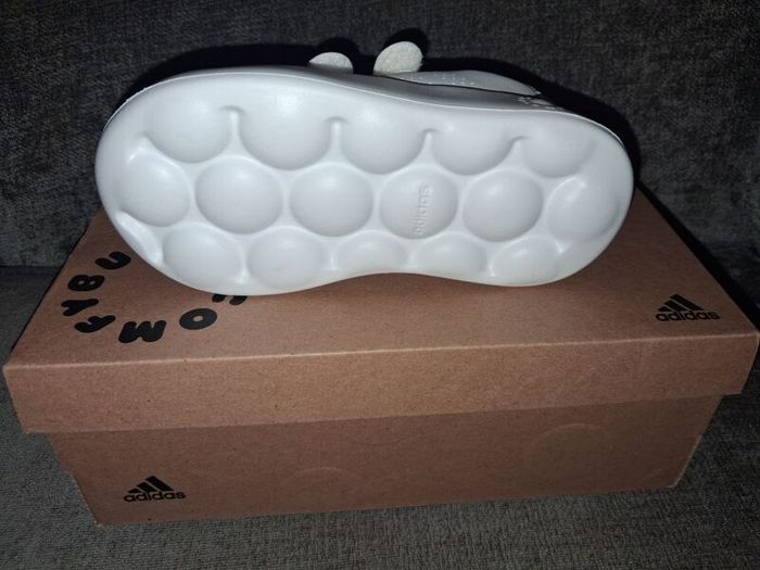 Brand New Adidas Advantage CF Bubble Comfy Trainers - Size - U.K.9.5K - RRP - 24.99 - Sterling - 33.00 - Euro - Open To Offers!!