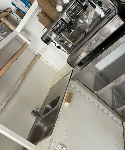 Coffee Shop / desserts, breakfast . Container