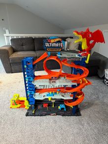 Hot Wheels City Let's Race Ultimate Garage Playset