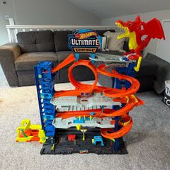 Hot Wheels City Let's Race Ultimate Garage Playset