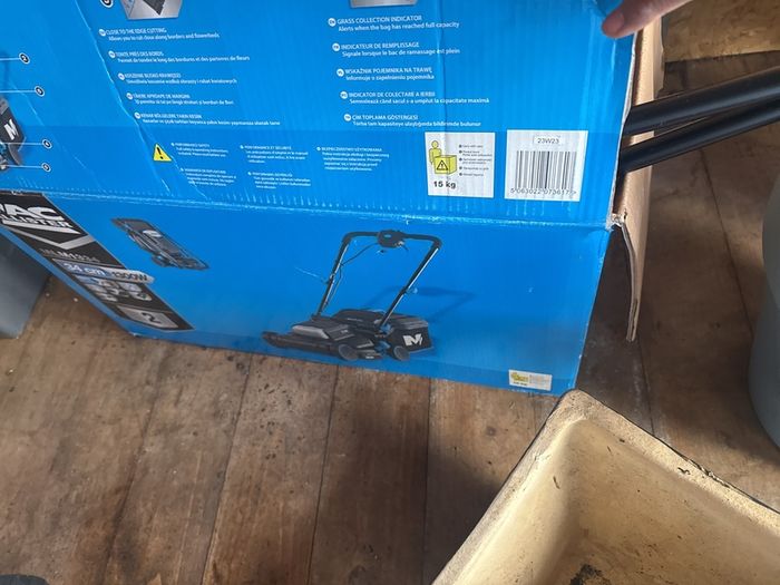 Electric lawn mower