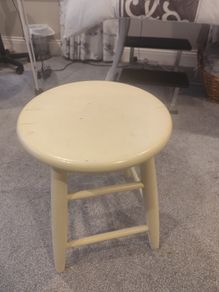 Wooden stool cream