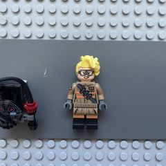 lego ghostbusters gb017 Jillian Holtzmann minifigure- Proton Pack