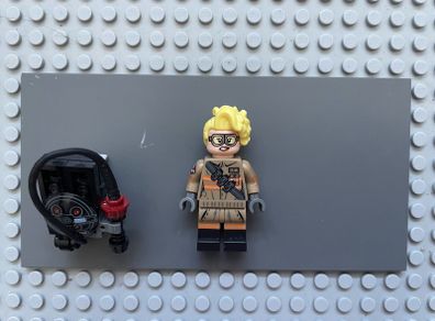 lego ghostbusters gb017 Jillian Holtzmann minifigure- Proton Pack