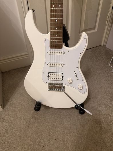 yamaha pacifica 012 II electric guitar