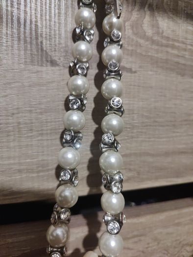 pearl necklace
