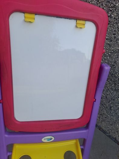 Kids Crayola easel set white/ black board