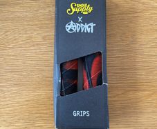 Skooter grips