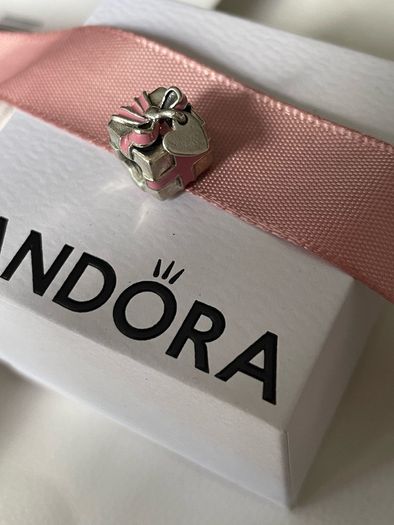 Pandora charm Present gift box with heart and pink ribbon Charm New