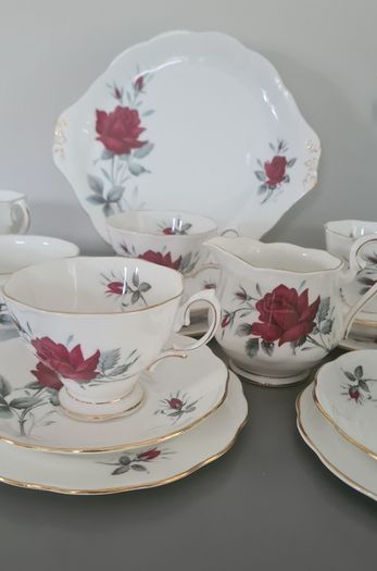 21 pcs Royal Albert Sweet Romance Tea Set