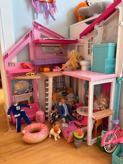 Malibu Barbie doll House