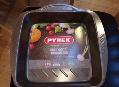 Pyrex roasting or baking tin. 24 x 24cm. New