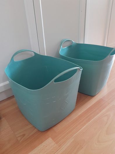 2 x flexible tubs 15l