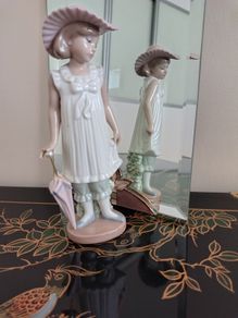 Vintage (1990) NAO By Lladro "April Showers" #1126. Damaged.
