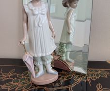 Vintage (1990) NAO By Lladro "April Showers" #1126. Damaged.