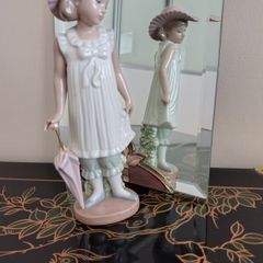 Vintage (1990) NAO By Lladro "April Showers" #1126. Damaged.