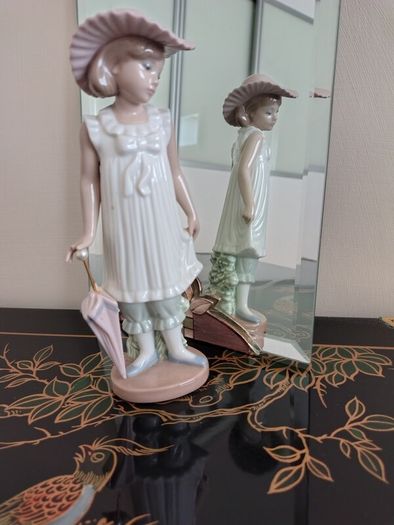 Vintage (1990) NAO By Lladro "April Showers" #1126. Damaged.