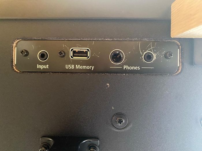 Roland RP701