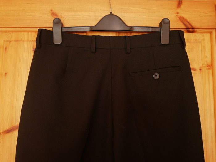 Men's Black trousers.W32'' L33''. 100% Polyester