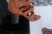 beautiful tan sandles