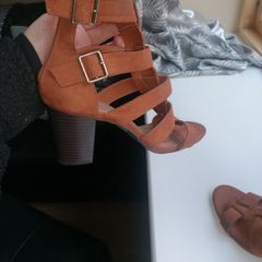 beautiful tan sandles