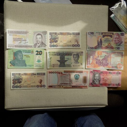 Lot of 9 Uncirculated Banknotes from Africa.Picturesque,Clean,Crisp,Bright condition.No 12.