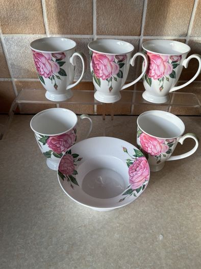Newbridge Home Rose 5 Unused Mugs & Matching Candle Holdrr