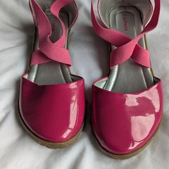 Beautiful pink shoes.