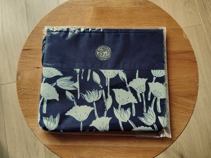 Cosmetic bag - New