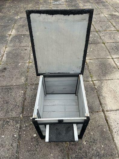 Outdoor cat house