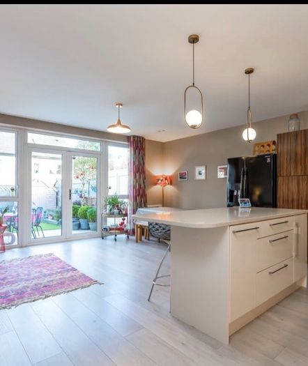 Kitchen and integrated appliances.