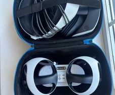 PSVR2 Bundle with charging dock and case