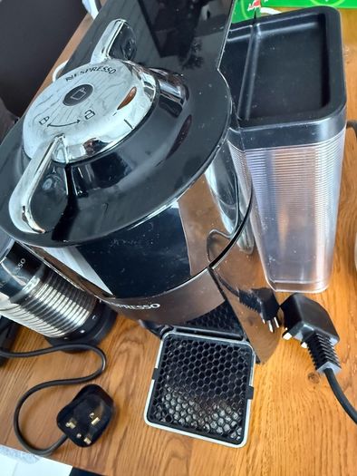 Nespresso Vertuo + Aeroccino 4 + Glass Pods Holder