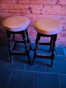 2 x bar stools