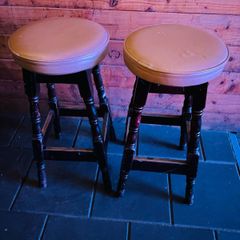 2 x bar stools