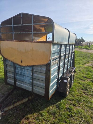 8x4,6 livestock trailer  reduced