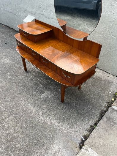Beautiful vintage dressing table with mirror