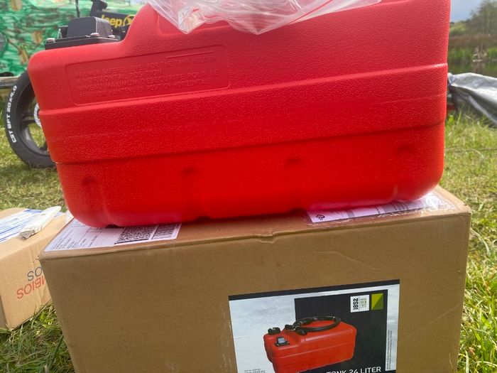 Outboard fuel tank