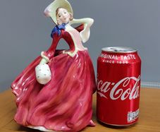 Vintage 1939 Royal Doulton Figurine - Autumn Breezes - Lady Figurine