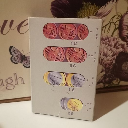 Euro coin sorting and storage card