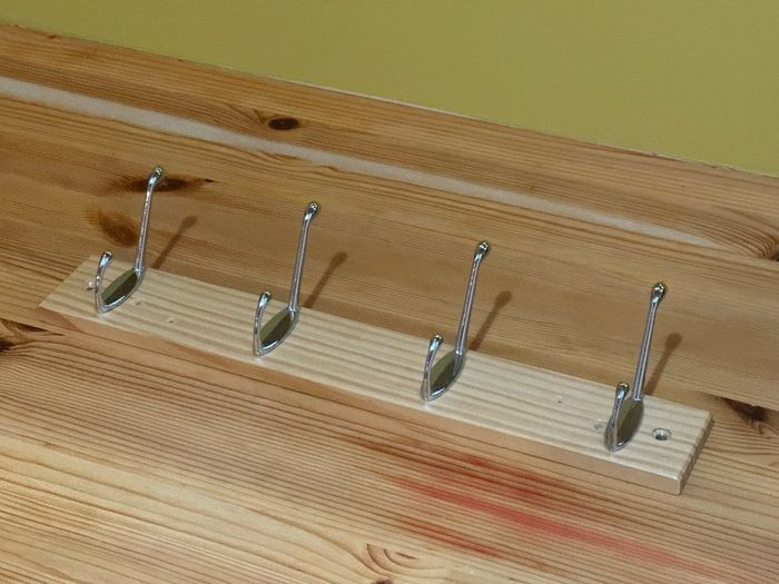 4 hook rail hanger